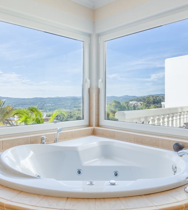 Resa Estates Ibiza sale te koop Villa hills Can Furnet bathroom 3.jpg